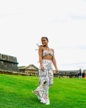 Clarissa Molina Instagram - Ya en la isla del encanto 🇵🇷 @premiosjuventud 🔥🔥 

No se lo pierdan este jueves 25 a las 7pm por @univision ! 

Styled @edgar.style 🫶🏼