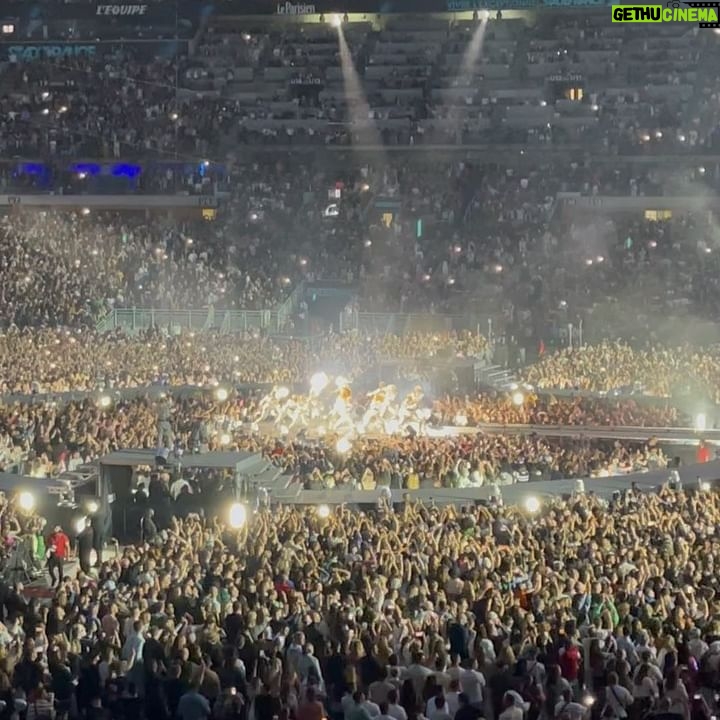 Clarysse Pereira - 28.6K Likes - ✨ Last night ✨
GUYZZZZZ j’ai été au concert de Beyonce svp 😭
Je partage avec vous l’une des meilleures soirées de ma vie 🫶🏼
Je suis trop chanceuse et reconnaissante d’avoir pu assister a ce show INCROYABLE !
J’étais éblouie du début à la fin, vraiment j’ai compris la définition du mot DIVA 🎤
Bravo la reine 👑