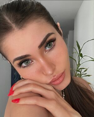 Cláudia Alende Instagram - hey you
