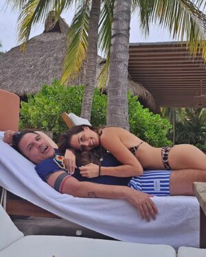 Claudia Álvarez Instagram - G R A T I T U D 🙌 🌈