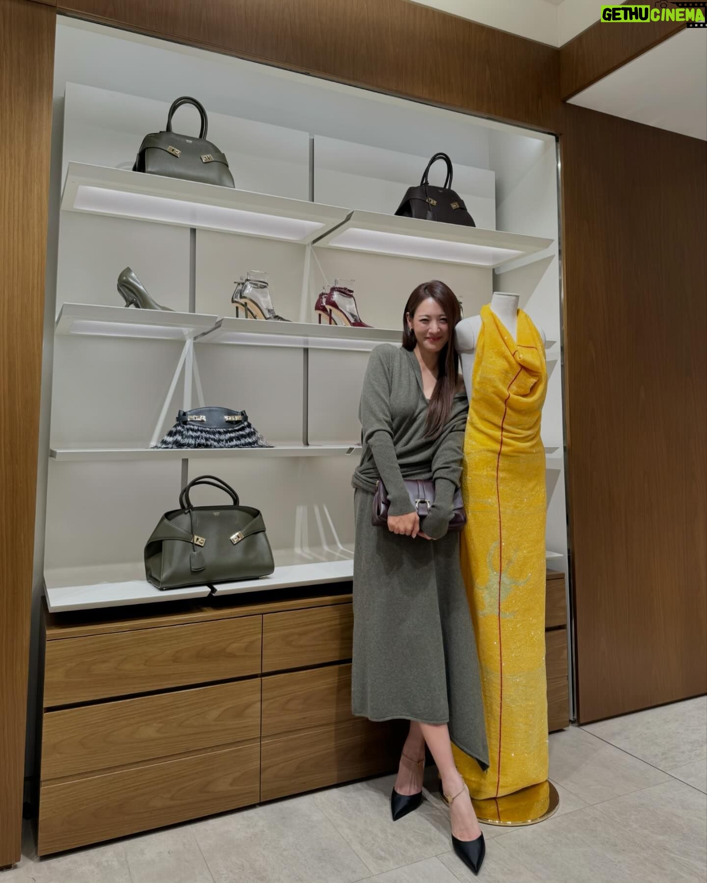 Claudia Kim - 54.1K Likes - Thanks for having me @ferragamo 🤍
1920년대 자유를 모티브로한 페라가모 24FW 컬렉션.
#광고 #페라가모 #FerragamoFW24