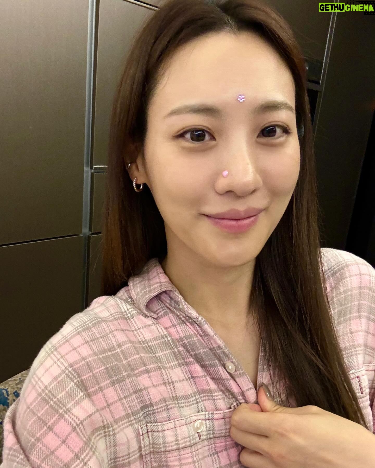 Claudia Kim - 46.5K Likes - enjoying summer vacation to the fullest 🦄