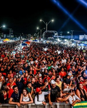 Claudia Leitte Instagram - Show lindo!!! Aniversário maravilhoso de #parnaíba, no meu amado #Piauí.