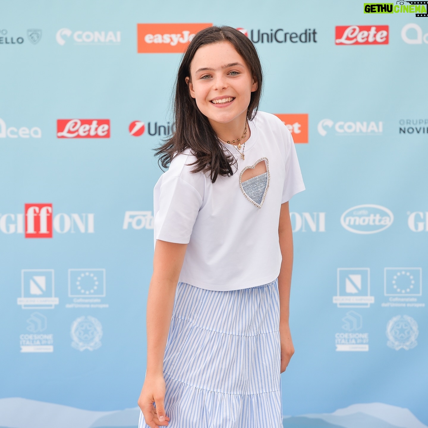 Claudia Pandolfi - 10K Likes - Una giornata di abbracci e emozioni a #Giffoni54 con @samuelecarrinoofficial, @saraciocca_official, @missipanda, lo sceneggiatore e produttore @robproia e Teresa Manes 🩷
Il Ragazzo Dai Pantaloni Rosa, prossimamente solo al cinema.
#IlRagazzoDaiPantaloniRosa #PantaloniRosaIlFilm