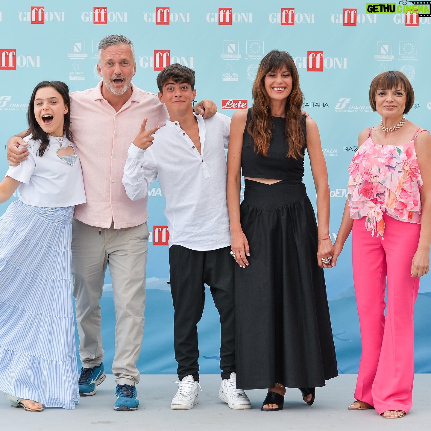 Claudia Pandolfi - 10K Likes - Una giornata di abbracci e emozioni a #Giffoni54 con @samuelecarrinoofficial, @saraciocca_official, @missipanda, lo sceneggiatore e produttore @robproia e Teresa Manes 🩷
Il Ragazzo Dai Pantaloni Rosa, prossimamente solo al cinema.
#IlRagazzoDaiPantaloniRosa #PantaloniRosaIlFilm