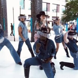Claudimar Neto Instagram - - Anne Marie - @annemarie 
UNHEALTHY 🤠 on  @thismorning 
Creative - @emmabullcreative 
Choreographer- @claudimar1 
Dancers -
@renaehughes 
@itslilywang 
@dalvin.cory 
@jakeleigh__ 
@jamesmulford 
@chebarrettdavis 
Costumes - @ellieslwalker & @juicylames 
Agent - @dancersincworld 
.
#annemarie #unhealthy #claudimarneto #thismorning #claudchoreo #itv #studioworks