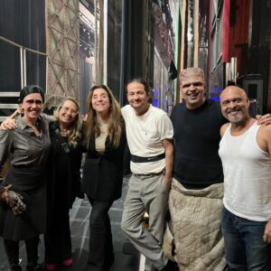 Claudio Galvan Instagram - 🧟‍♂️🧠 O JOVEM FRANKENSTEIN 

Mais visitas especiais na Transilvânia! 

Amei vê-los @marisaorth e @marcoluque! Muito obrigado, amigos, pela presença em nossa plateia! 🙏🏻❤️