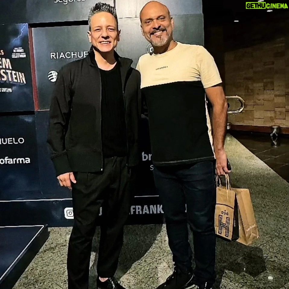 Claudio Galvan - 351 Likes - 🧟♂️🧠 O JOVEM FRANKENSTEIN
Pra fechar mais uma semana de @ojovemfrankenstein com chave de ouro, visitas especiais que recebi na plateia desse domingo!
Quinta-feira tem mais! 😉