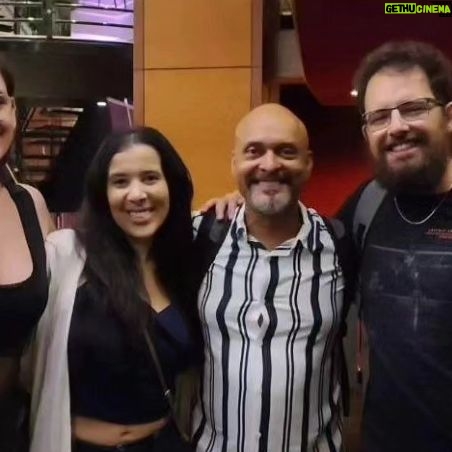 Claudio Galvan - 450 Likes - 🧟♂️🧠 O JOVEM FRANKENSTEIN EM SP!
Ontem foi nossa estreia de @ojovemfrankenstein em São Paulo e tive a alegria de ter vários amigos queridos na plateia, em especial, esses 3 alunos (que se tornaram amigos) e estão com a gente no @galvanestudios desde que começamos o processo remoto durante a pandemia!
Obrigado pela presença e carinho! 🙏🏻❤️