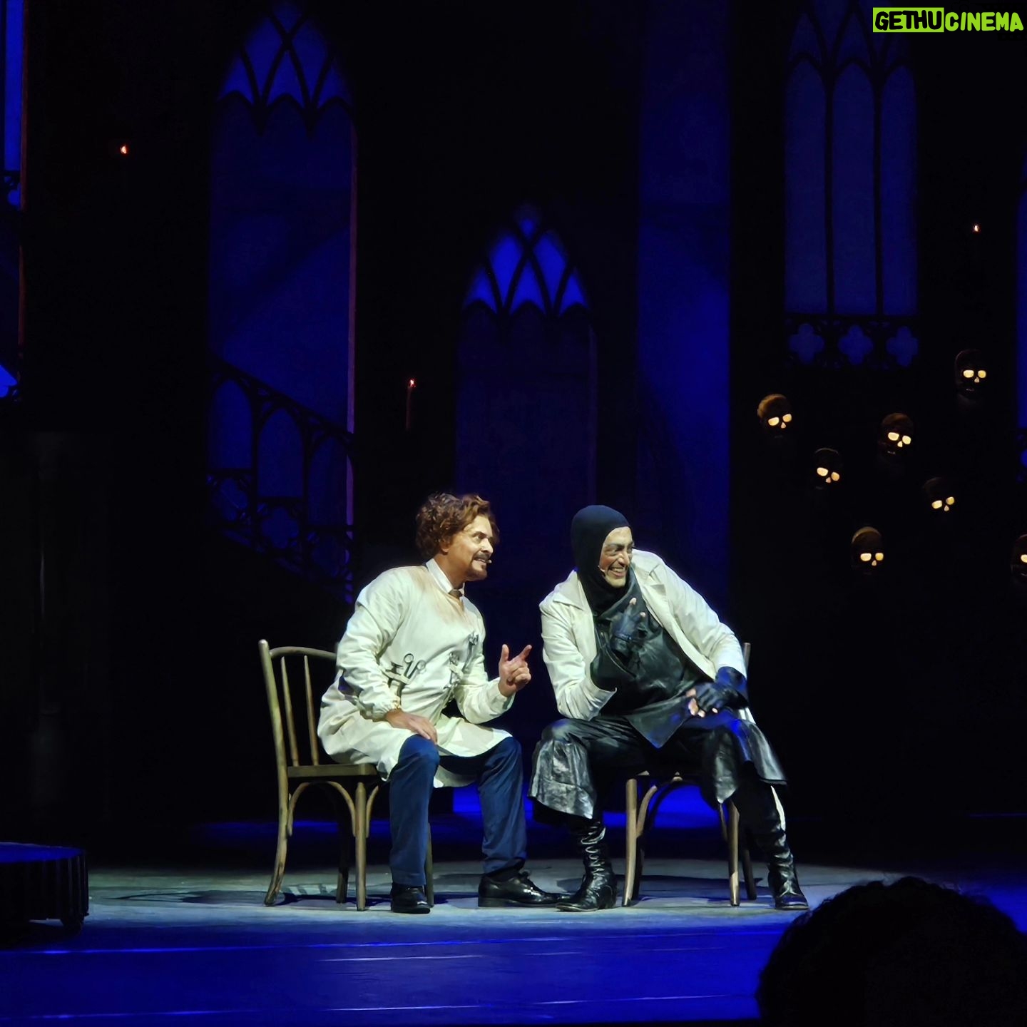 Claudio Galvan - 214 Likes - 🧟♂️🧠 JOVEM FRANKENSTEIN
Hoje inicio a penúltima semana de @ojovemfrankenstein!
Registros da última sessão da semana passada interpretando Frederick Frankenstein! 🎭🌟
Se você ainda não visitou a Transilvânia ou quer voltar, vai só até dia 10 de março! 😱
De quinta a domingo (1ª sessão) faço o personagem Ermitão e na segunda sessão do domingo o protagonista Frederick Frankenstein! 😉
Esperamos vocês! 😉
📸 @gabibueno.p