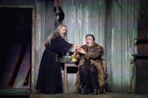 Claudio Galvan Instagram - 🧟‍♂️🧠 O JOVEM FRANKENSTEIN 

O carnaval acabou, mas você pode se divertir muito na nossa Transilvânia! 

Hoje volta @ojovemfrankenstein no @teatrobradesco! 

Esperamos vocês! 😉