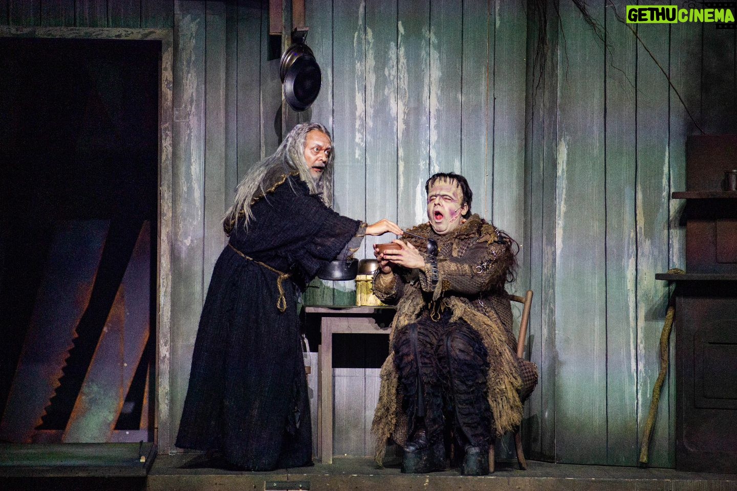 Claudio Galvan - 254 Likes - 🧟♂️🧠 O JOVEM FRANKENSTEIN
O carnaval acabou, mas você pode se divertir muito na nossa Transilvânia!
Hoje volta @ojovemfrankenstein no @teatrobradesco!
Esperamos vocês! 😉