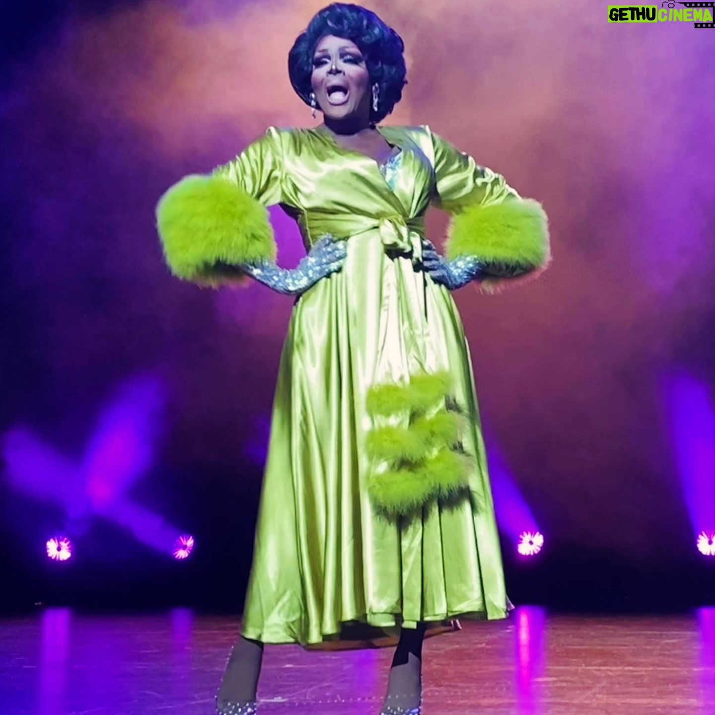 Coco Montrese - 367 Likes -