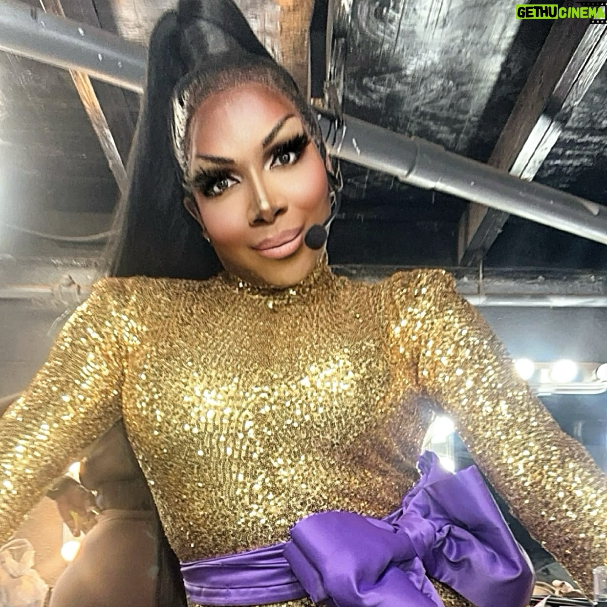 Coco Montrese - 533 Likes -