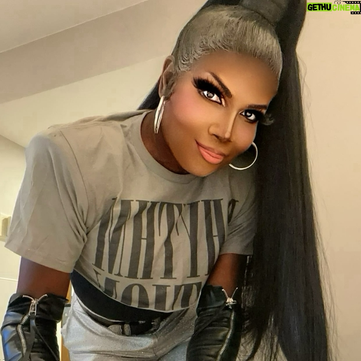 Coco Montrese - 4.5K Likes -