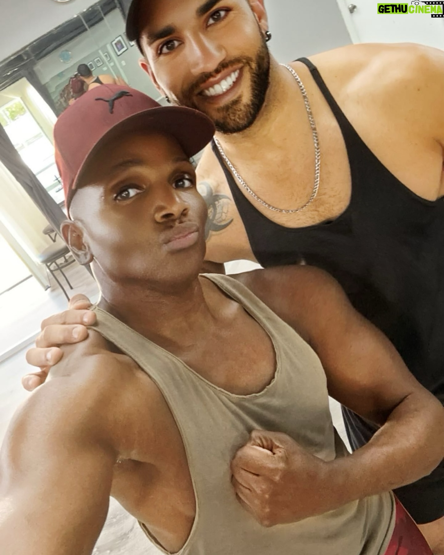 Coco Montrese - 515 Likes -