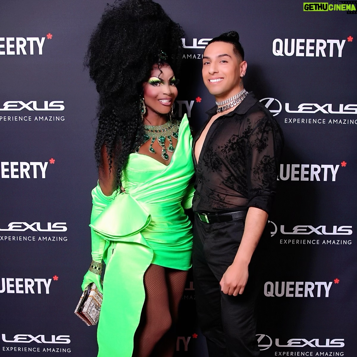 Coco Montrese - 548 Likes -