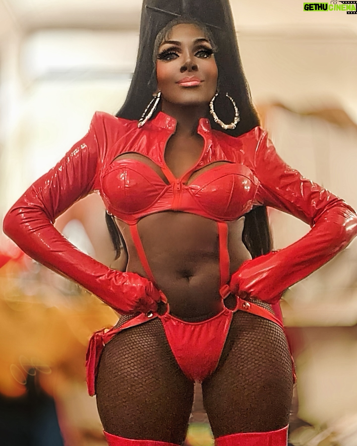 Coco Montrese - 4.1K Likes -