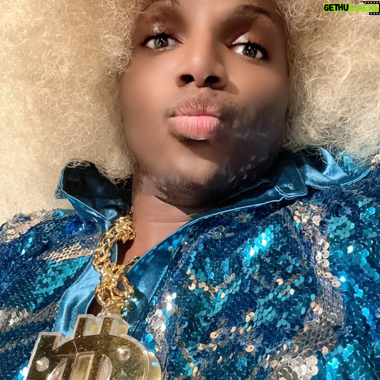 Coco Montrese - 295 Likes -