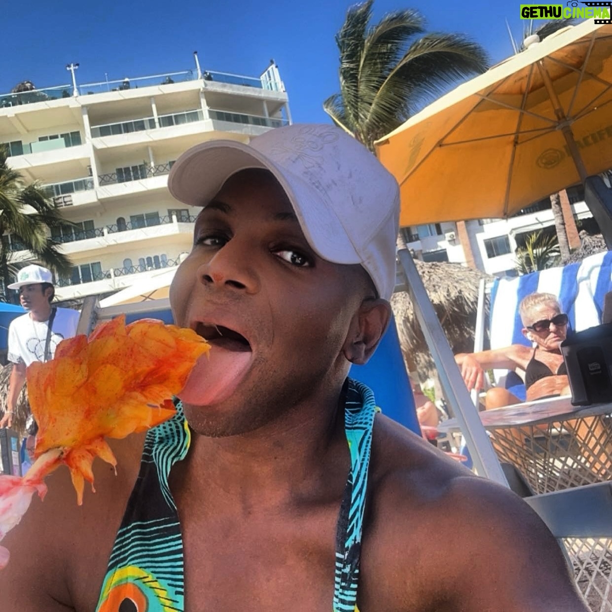 Coco Montrese - 403 Likes -