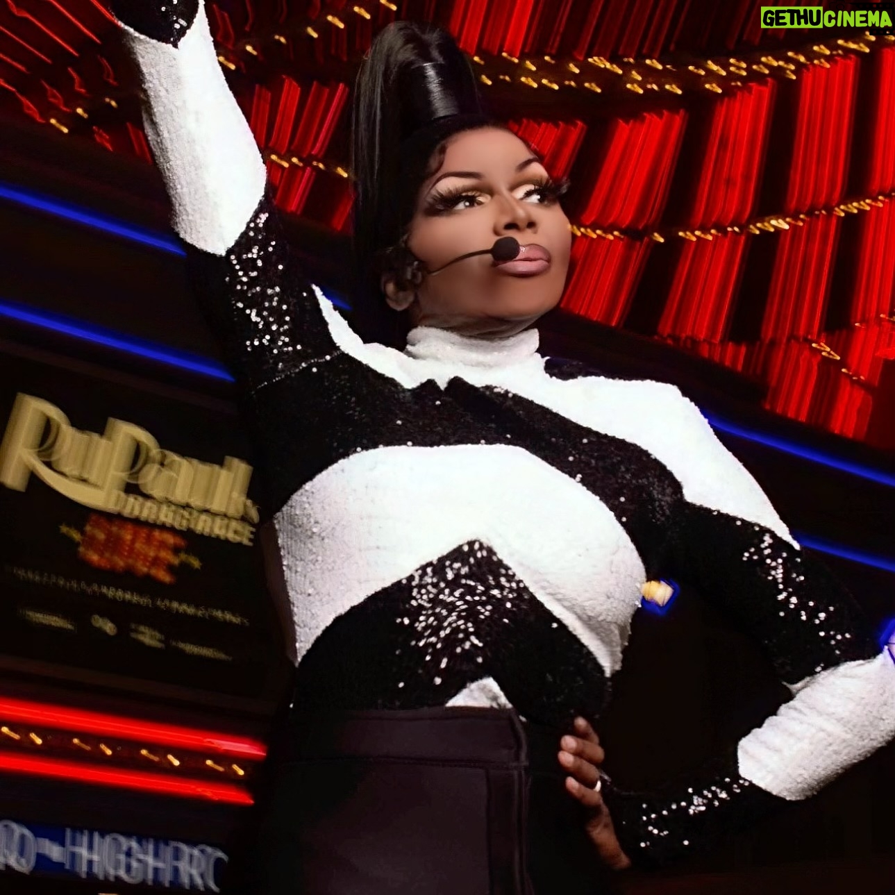 Coco Montrese - 342 Likes -