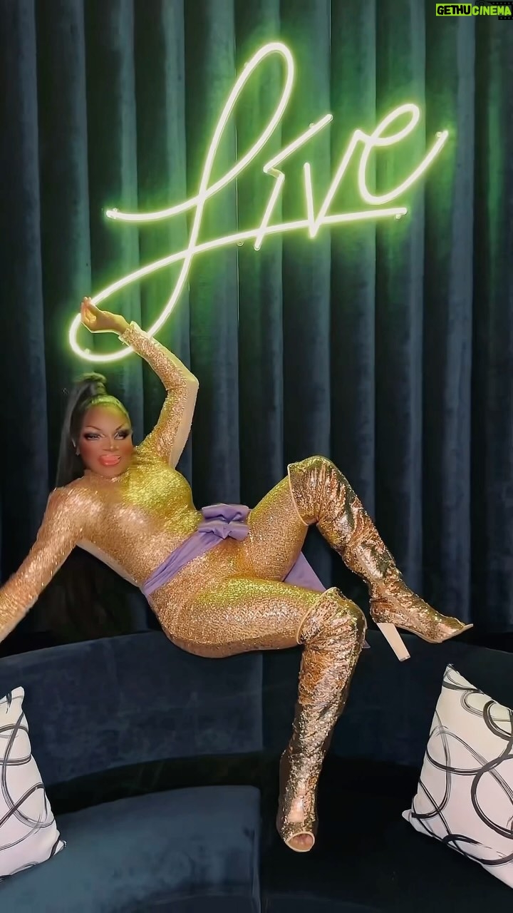 Coco Montrese - 816 Likes -