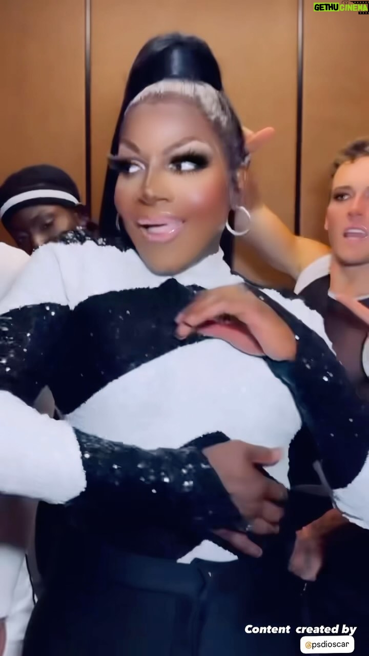 Coco Montrese - 892 Likes -