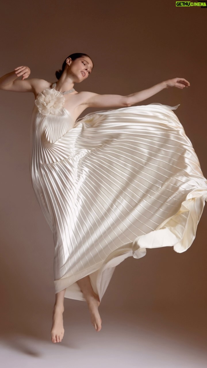 Coco Rocha - 45.7K Likes - Max watched in awe as his design came to life during this photoshoot with the incredible @cocorocha at her @cocorochamodelcamp !
💃🏻💃🏻💃🏻
His heart is filled with gratitude for the opportunity to see his vision captured so beautifully. 📸 Thank you, Coco, for your support and for bringing a touch of magic to Max’s creations.
🙏🏻🙏🏻🙏🏻
Team Max:
Model: @cocorocha
Dress: @couture.to.the.max
Photographer: @jeaniestehrphoto
Makeup: @christinadelfinomakeup
Hair: @carolynrosecina
Fabric: @internationalpleating
Silk Flower: @customfabricflowers
🌟🌟🌟
#fashioninspiration #FashionPhotoshoot #fashionicons