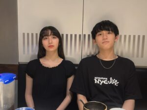 Cocomi Instagram - 親友の演奏を聴きに大阪へ。💯🔥
楽しい日帰り旅行でした‼️写真は「岡山」を手で作ってるのと、その過程です。（あと何故か真顔も。）
・
本当に素晴らしい演奏でしたので皆様も是非。岡山シンフォニーホールで8/29にツアーで回るらしい、私のかわりに皆さん行ってきて下さい〜‼️
@masayakamei.pf