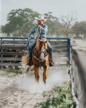 Cody Johnson Instagram - In honor of #NationalDayOfTheCowboy, we can’t wait for the @cojoroping event in October!

📸 @chrisdouglasphoto
