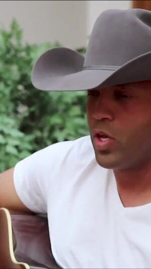 Coffey Anderson Instagram - Here's a clip from my session with @countryrebel of an acoustic version of "Mr Red White and Blue" to honor the brave men and women who made the ultimate sacrifice for our freedom. This Memorial Day weekend, let's remember the true meaning of the holiday and celebrate their courage and dedication. #MemorialDay #HonorTheFallen #MrRedWhiteAndBlue #USA #Freedom #AcousticSession⁠
⁠
"Mr Red White and Blue" streaming on all platforms!