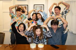 Copter Panuwat Kerdthongtavee Instagram - HAPPY FAMILY TIMES! 🎉🎊🎂🤍

ปล.เธอจ้องจะกินเค้กเนเน่อย่างเดียวไม่ได้นะพี่สาว