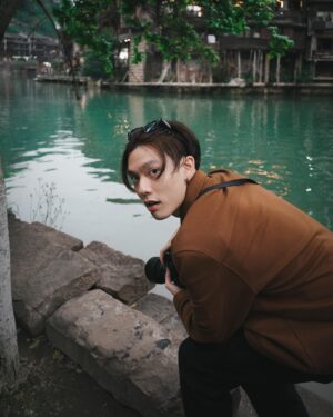 Copter Panuwat Kerdthongtavee Instagram - China Hunan Trip Recap 🇨🇳

เป็นทริปที่รู้สึกประทับใจ และ สนุกมากๆ 
อาหารอร่อย เดินทางรถสาธารณะไม่ว่าจะเป็นรถไฟความเร็วสูง เรียกรถผ่านแอพ รถไฟใต้ดินสะดวกหมด ค่าครองชีพโอเคเลย
เจอสภาพอากาศแทบครบจบในมณฑลเดียว เย็น ร้อน ฝน 

ที่สำคัญ ธรรมชาติ สวยแบบเหมือนไม่มีจริง!! เกินเบอร์สุดๆ คุ้มค่าที่ได้มาเห็นทุกๆ สถานที่ด้วยตาตัวเอง 

ปล. ถ่ายรูปไว้เยอะมาก ลงยังไงก็ลงไม่หมด 5555