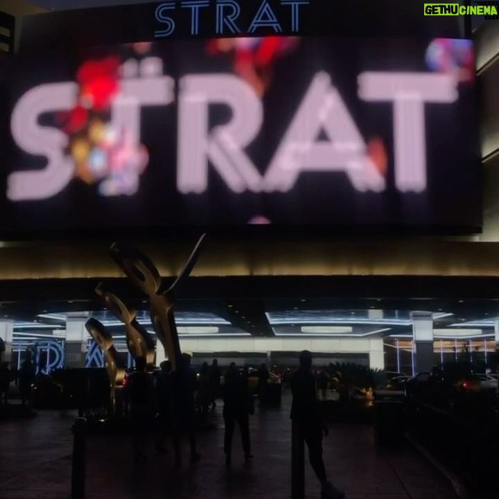 Coral González - 5.5K Likes - Sueño desbloqueado!! 🥹🇺🇸 trabajando en un espectáculo en las Vegas haciendo más de 600 funciones!! Y viviendo por casi dos años!!
Saliendo en pantallas , autobuses , tv 📺 y mucho más. Fue un choque verme ahí cada vez que iba a trabajar !!! en la ciudad perfecta de los mejores espectáculos..
Ahora toca decir adiós a este espectáculo @rouge.vegas !
porque hay otras oportunidades que están a la vuelta de la esquina. 😎🫶
Vamos a por la siguiente aventura y a por nuevos retos !!
EEuu 🇺🇸 see you soon! 🫢