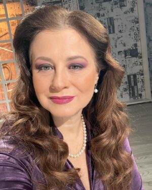 Corina Dănilă Instagram - Și.. după “CE FACEM ÎN WEEKEND❓” vă las să vă trageți sufletul puțin și vă invit la Jurnalul Cultural, de la ora 21:00, la TVR Cultural 🤗
#jurnalulcultural #television
