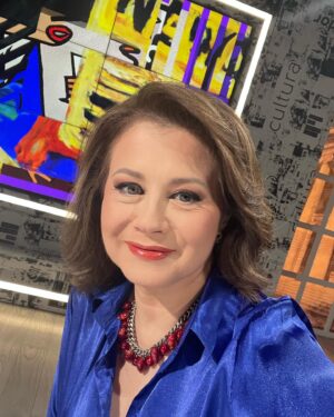 Corina Dănilă Instagram - Azi ne vedem la Jurnalul Cultural, de la 21:00. 🥰
#jurnalulcultural #television