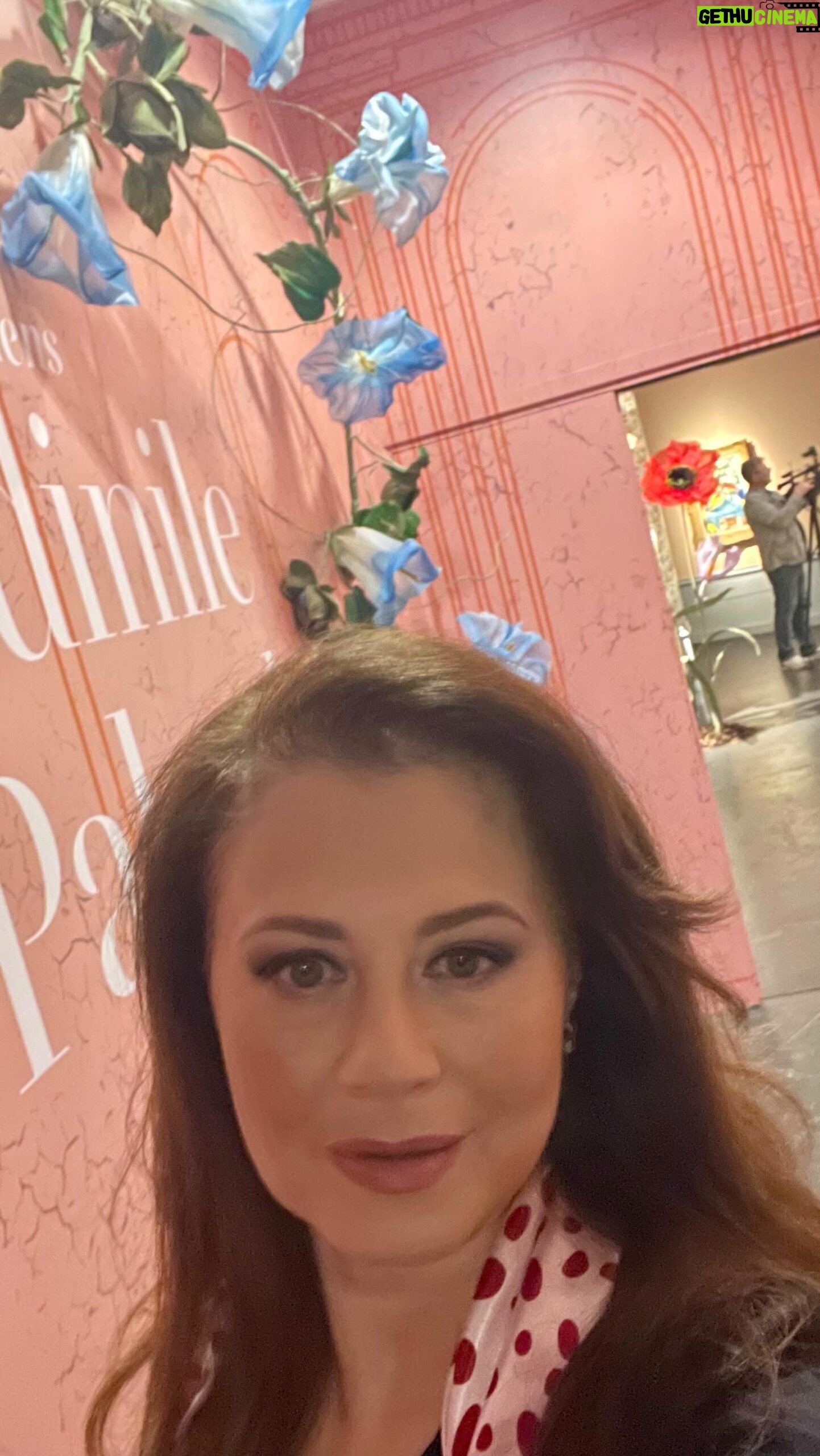 Corina Dănilă - 428 Likes - CE FACEM ÎN WEEKEND❓
(vineri, de la 19:00, la TVR Cultural și online aici: https://youtu.be/ng5BLeLEioo )
Primăvara a venit în centrul capitalei la Art Safari @artsafari_bucharest ! Cu cea mai gingașă expoziție: “Grădinile Palatului”! 🌸
#cefaceminweekend #television #artsafari #gradinilepalatului #exhibition