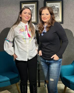 Corina Dănilă Instagram - Alături de superba @corinadanila la @tvrcultural , despre cărți @bookzone.ro . A fost o plăcere, mulțumesc pentru invitație! De la minutul 49:40! 

Link în comentariu 😍