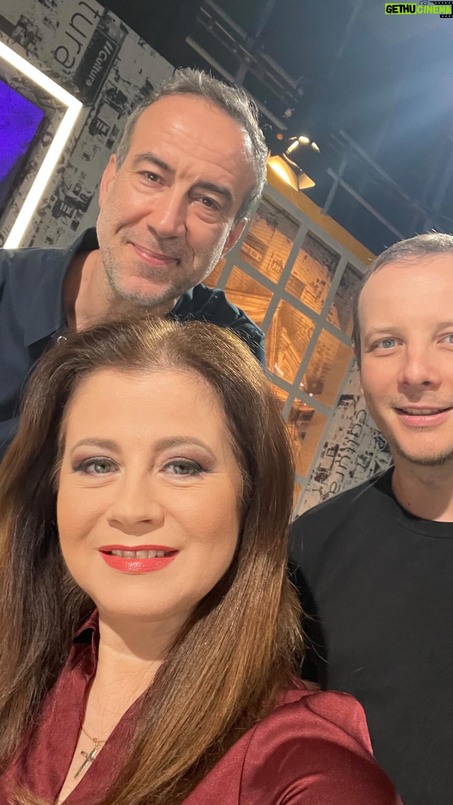 Corina Dănilă - 407 Likes - Avem un Jurnal Cultural nou-nouț pentru dumneavoastră, în câteva minute, la TVR Cultural! Vorbim și cu doi împricinați în cel mai nou proiect teatral, la @arcub.bucuresti : “Bazinul de Nord”, regia @alexmazgareanu , cu @pavluserban și @vladlinta
Baftă la premieră!
Iar pe dumneavoastră vă invit să ne fiți alături, la #jurnalulcultural 🤗
#television