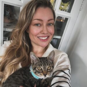 Cosondra Sjostrom Instagram - (Update ADOPTED!) Foster Kitten up for adoption from @catadoptpdx. Where the cat daddies at? This tiny little tiger is the sweetest angel. She currently has a feeding tube to get up to a healthy weight. She doesn’t attack hands and wants to make friends with other cats. @sonikbaby and I are watching her until she finds her forever home. 🤍