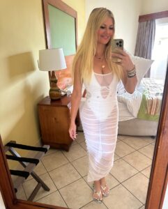 Actress Courtney Hansen HD Instagram Photos and Wallpapers August 2024