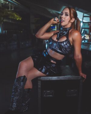 Courtney Stewart Instagram - 🕷️🖤

Glam: @makeupbykristenbacino
Photo: @redlight24fps