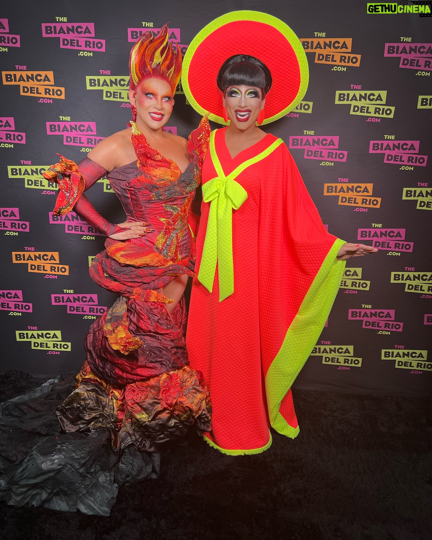 Cristian Peralta - 9.7K Likes - Con mis reinas de @rupaulsdragcon Love Girls 😍 @thebiancadelrio @plastiquetiara @manilaluzon @kimchi_chic en @rupaulsdragcon Los Angeles California @dragracemexico @wowpresentsplus @cristianperaltatranformista #cristianperalta #cristianperaltatransformista #dragrace