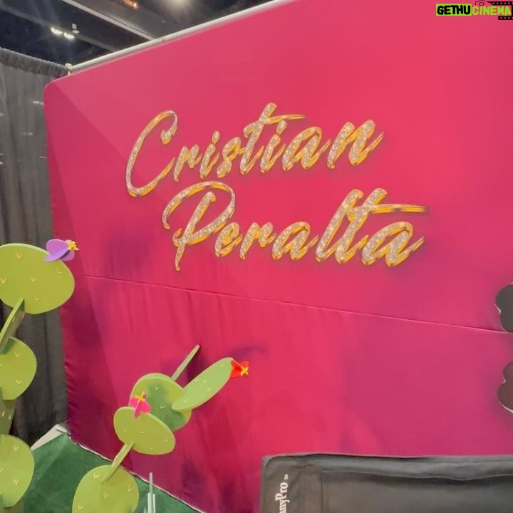 Cristian Peralta - 9.9K Likes - México is in da House 🇲🇽.
La ganadora de ‘Drag Race México’ primera temporada
@cristianperaltatranformista haciendo historia y presentando grandes looks en la @rupaulsdragcon 2024.
.
.
.
.
.
.
.
.
.
.
.
.
.
.
.
.
.
.
.
#dragcon #drag #dragqueen #rupaul #rupauldragrace #rupauldragcon #mexico #vivamexico #moda #fashion #redcarpet #dragracemexico #dragraceméxico #dragracemexico1 #wowplus #lgbtpride #lgbt #cristianperalta #proudmexican #mexicolindo #mexicolindoyquerido #modafashion #dragqueens #dragmakeup #dragshow #coloresdemexico #mexicomagico #rupaulsdragcon #dragmexicano #tricolor