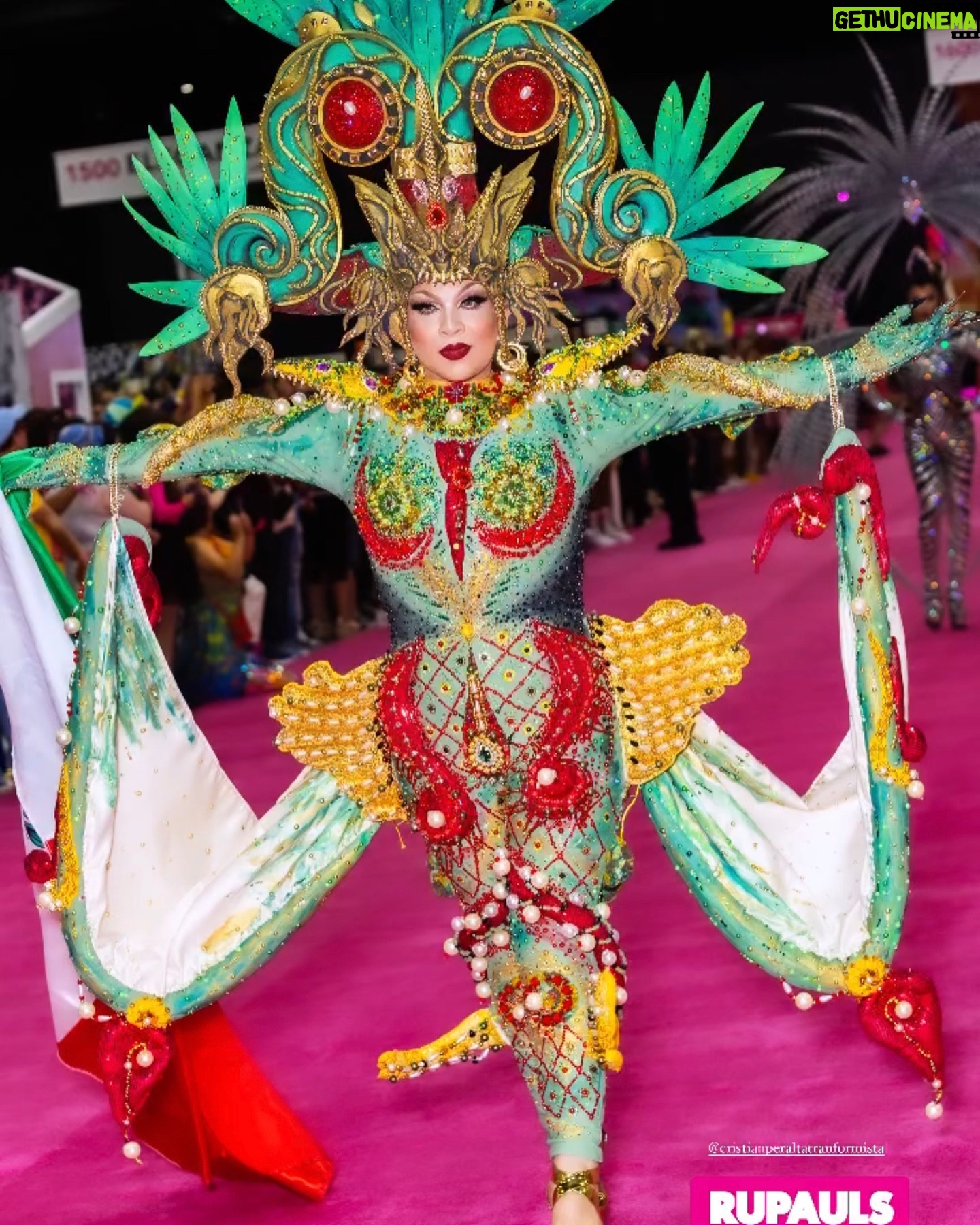 Cristian Peralta - 9.2K Likes - Domingo de un gran descanso después de meses de preparación para la @rupaulsdragcon, Gracias fans, mi gente Mexicana, latinos por ese hermoso y emocionante recibimiento, supero mis expectativas, me sentí querido, amado, satisfecho por sus muestras ami y mi familia, de verdad estoy muy agradecido y conmovido, lo hice con mucho amor y corazón, a mi amor @erikalagalla gracias por no soltarme, impulsarme hacer mejor, mis amigos @marcocongar @sergiiomagana @antoniobeas_coordinador @argelia_palacios_ @rickylips @gorettimiauuu @evelinecarmin @gianlucacabraguez @benitosantosoficial GRACIAS POR EL GRAN APOYO Y RESPALDO 🥹😍 SE LOGRÓ Y CUMPLIÓ UN GRAN SUEÑO QUE POR UN MOMENTO CREÍ NO LLEGAR! Gracias universo! @wowpresentsplus @dragracemexico @wowpresentsplus @cristianperaltatranformista #cristianperaltatransformista #dragcon2024 #wowpresentsplus