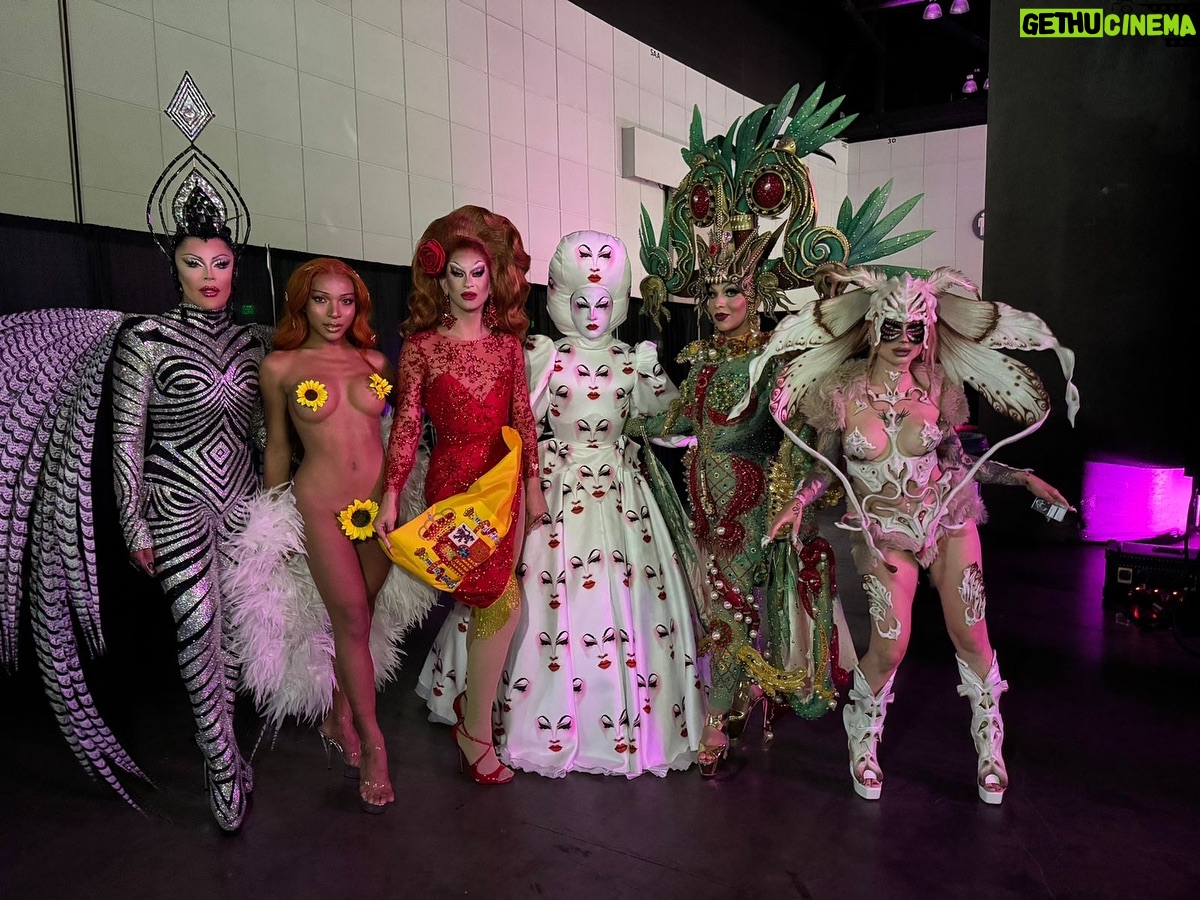 Cristian Peralta - 5.1K Likes - Día de descanso y terminando subir contenido de mi experiencia en @rupaulsdragcon con Reinas icónicas! @miss_alexis_mateo @missenvyperu @organzza @pandoranox @lina.galore @angeleanang @crystalmethyd @pititaqueen @marinaxsummers @missenvyperu @wowpresentsplus @cristianperaltatranformista #dragcon #dragcon2024 @sutanamrull