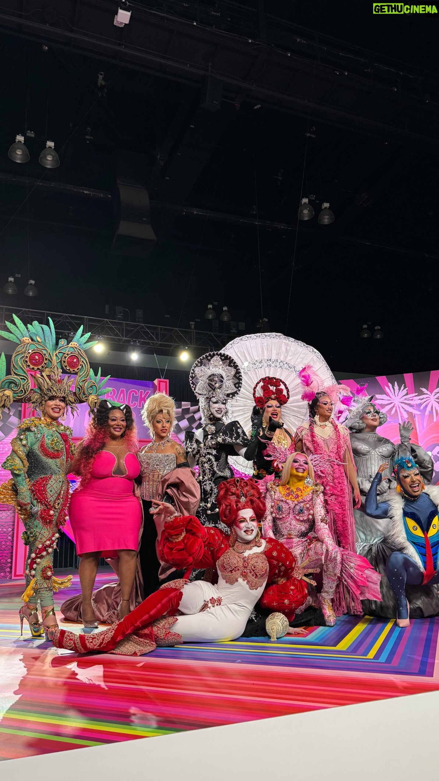 Cristian Peralta - 1.5K Likes - Ho ho ho holi! The queens from @dragracemexico season one have returned for ‘Bring Back My Girls’ during @rupaulsdragcon hosted by @tsmadison with the help of host @lalolitabanana
Las chicas de Drag Race México han regresado con el chisme y el tecito calientito
.
@matraka_traka @cristianperaltatranformista @pixie.pixie_ @margaretyya @lady_kero @serenamorena_drag @vermelhanoir @reginavocedrag @instinctmagazine