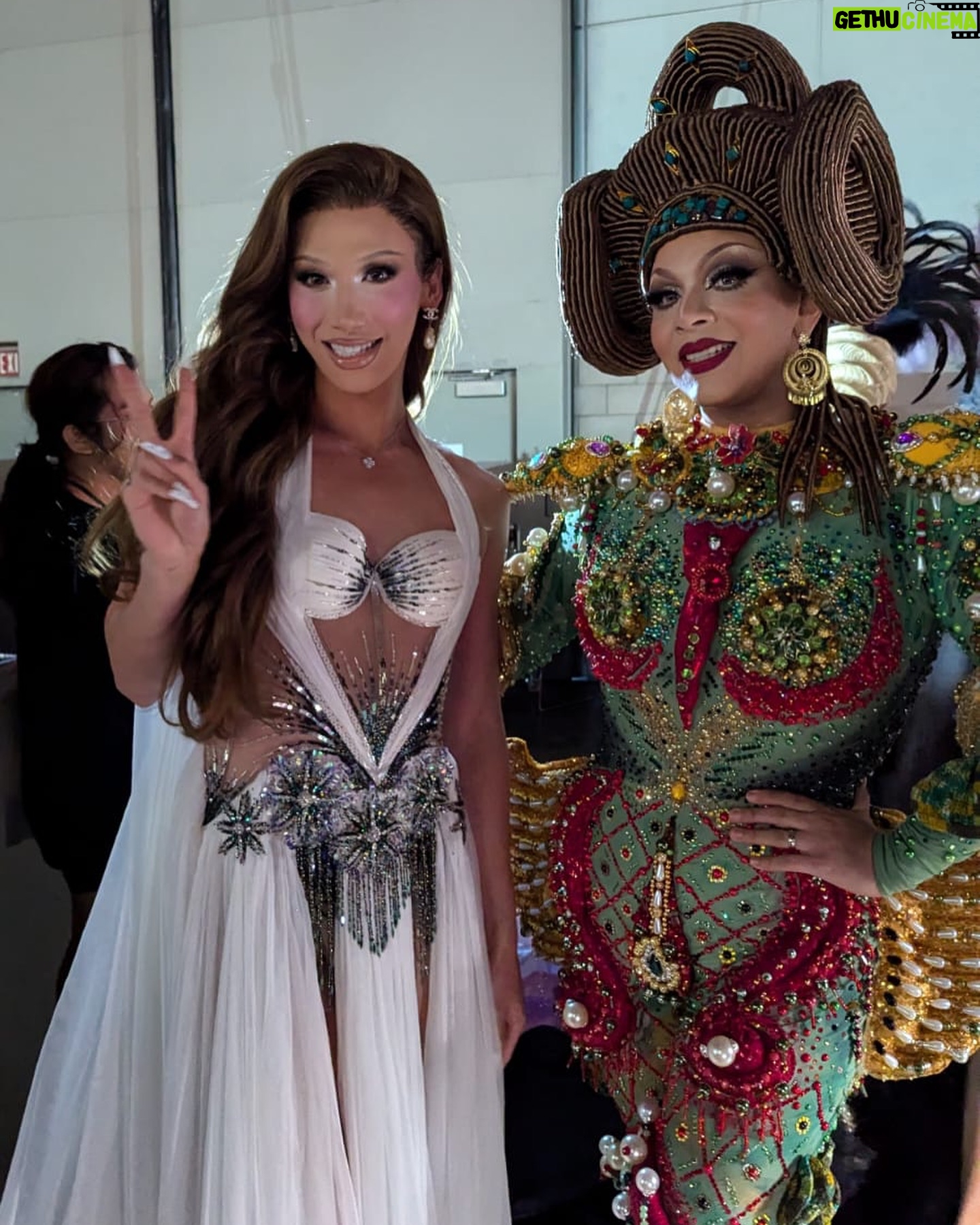 Cristian Peralta - 9.7K Likes - Con mis reinas de @rupaulsdragcon Love Girls 😍 @thebiancadelrio @plastiquetiara @manilaluzon @kimchi_chic en @rupaulsdragcon Los Angeles California @dragracemexico @wowpresentsplus @cristianperaltatranformista #cristianperalta #cristianperaltatransformista #dragrace