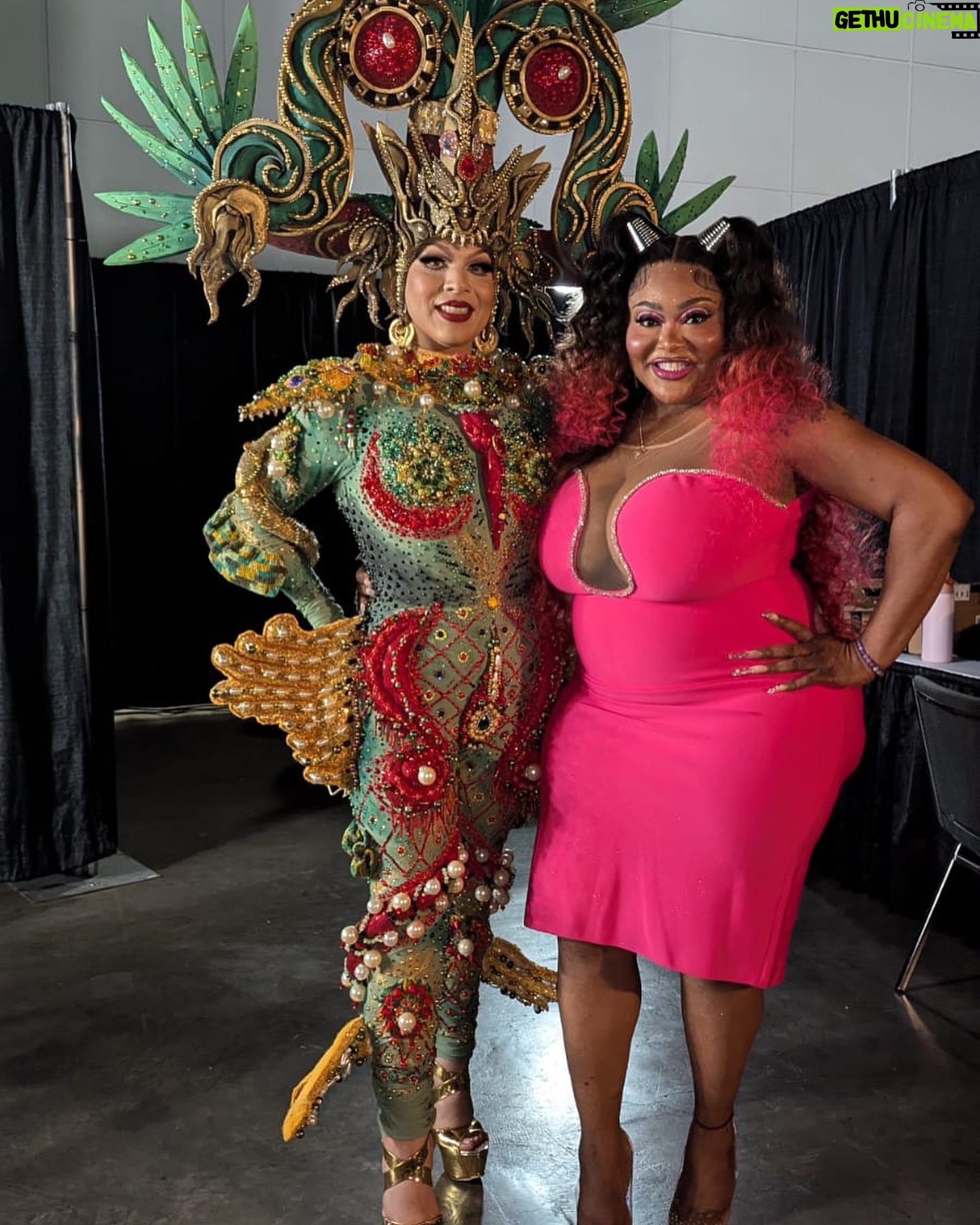 Cristian Peralta - 3.3K Likes - Bellas mis queridas @jimbothedragclown @missenvyperu @tsmadison hermosas que gusto y fantasía conocerles, Realeza @rupaulsdragcon @rupaulofficial @wowpresentsplus @worldofwonder @cristianperaltatranformista @dragracemexico @cristianperaltatranformista #dragrace #rupauldragrace #dragcon2024