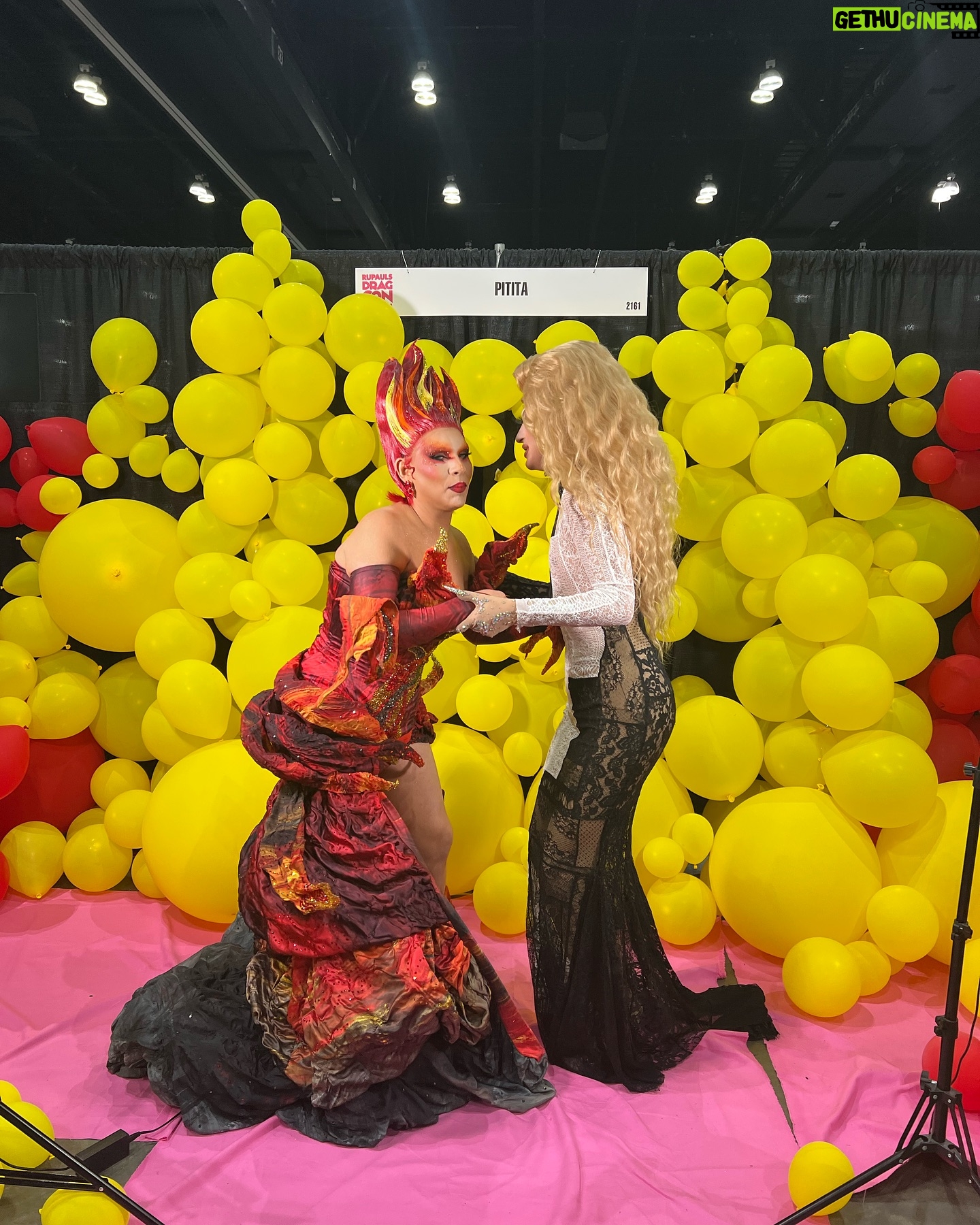 Cristian Peralta - 13K Likes - @rupaulsdragcon LA! Con las primeras reinas de sus países! @pandoranox @dragsethlas @pititaqueen @organzza Lovet girls ❤️😍 Experiencias maravillosas Reinas super talentosas! #rupauldragrace #dragcon2024
